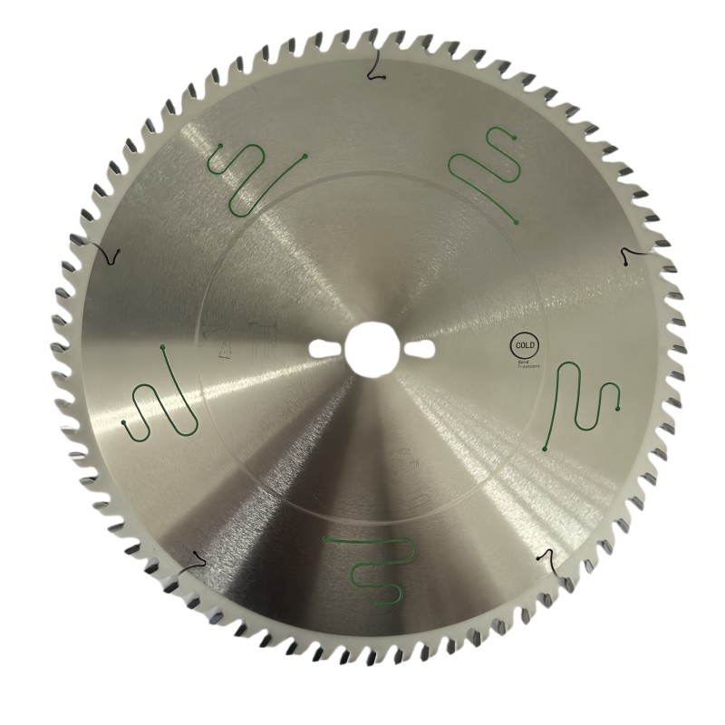 350-4.4-3.2-30-72 Cut the planks with an electronic saw blade